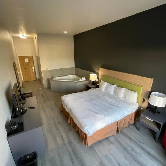 جناح بسرير كينج بحوض جاكوزي، Country Inn Suites By Radisson College Station Tx 5/10