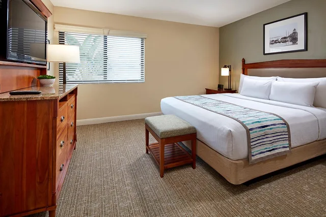جناح جونيور، Glorietta Bay Inn 1/2