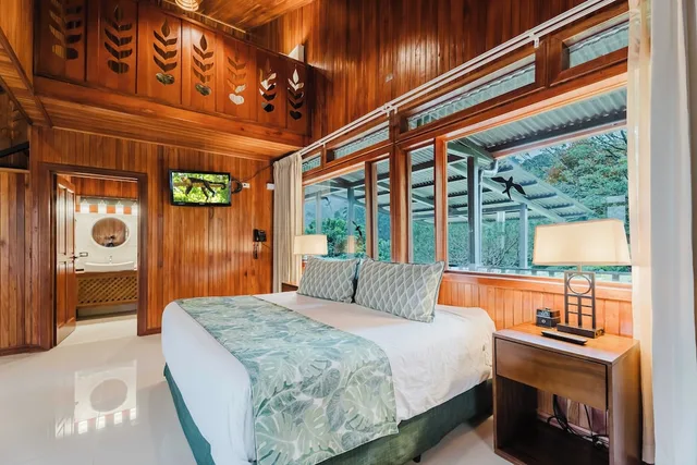 Family Suite, Heliconia 5/10