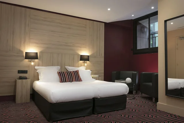 Twin or Double Room, Hotel Paris Bastille 3/10