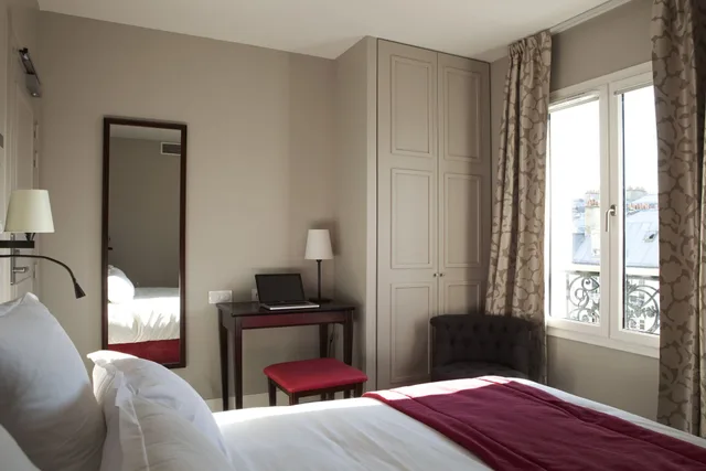 Courtyard, Superior, Double Bed, with View، Hotel Relais Saint Charles 2/7