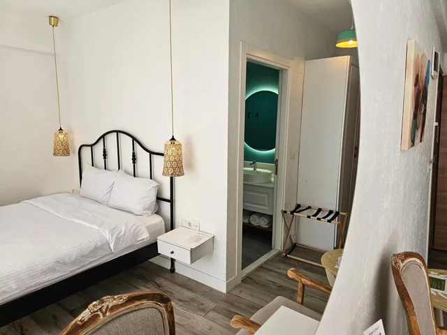 غرفة قياسية بسرير مزدوج، Kugu Urla Otel 2/10