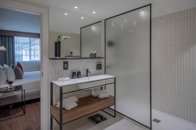Mary Lebone, Suite, King Bed, Sofa, Executive Lounge Access، The Level At The Melia White House 4/4