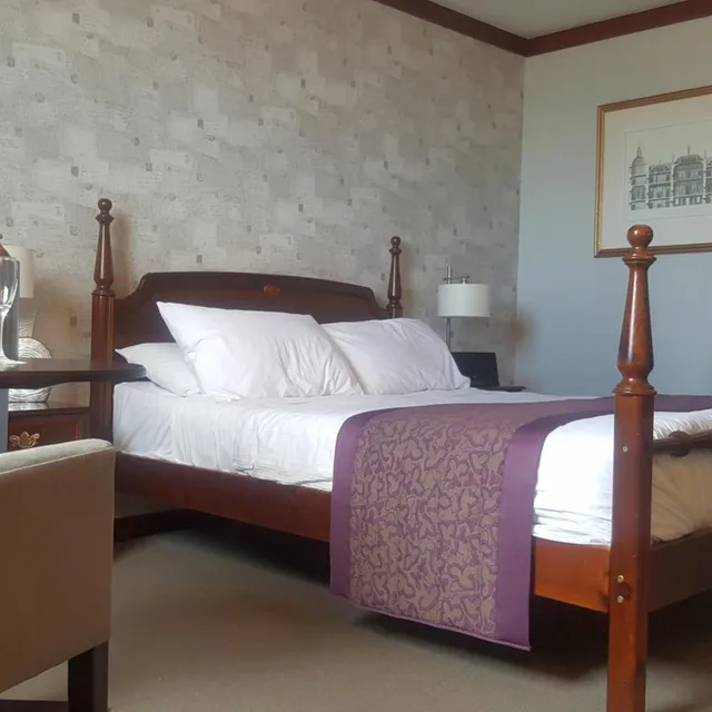 Suite, Shetland Hotel 2/3