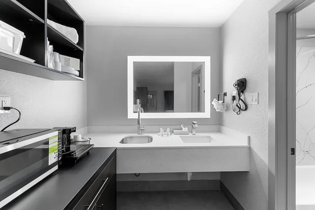 Suite, King Bed, Accessible, Days Inn by Wyndham San Antonio Near Lackland AFB 4/5