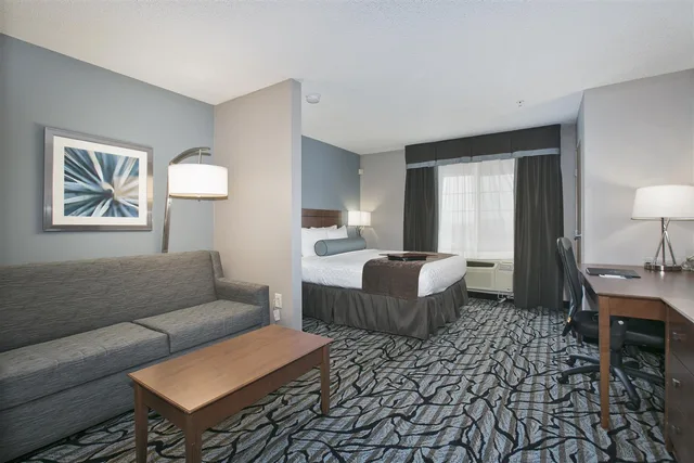 Suite, King Bed, Sofa, Best Western Plus Blaine At The National Sports Center 4/5
