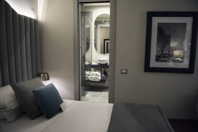 جناح جونيور، Antico Albergo Del Sole Al Pantheon 5/8