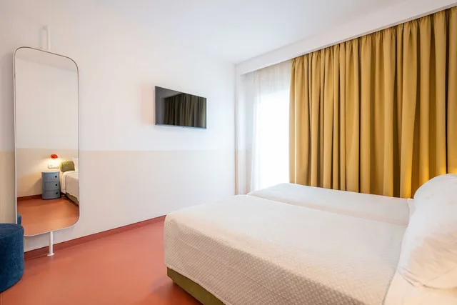 غرفة بسرير كوين بإطلالة على المسبح، Orion Hotel 6/10