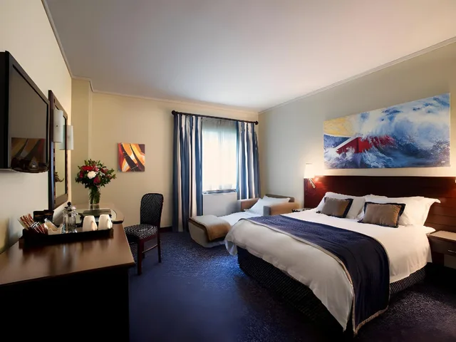 غرفة تنفيذية، The Commodore Hotel 2/3