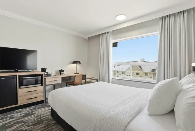 غرفة قياسية بسرير كوين، Sandman Hotel Saskatoon 5/9