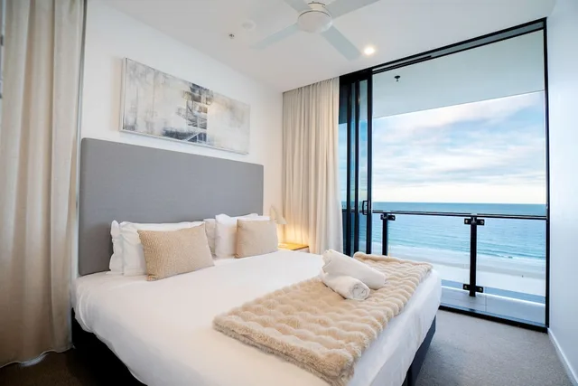 3 Bedrooms, Apartment, Twin Beds, 2 King Beds, Ocean Front, High Floor، Iconic Kirra Beach Resort 2/9