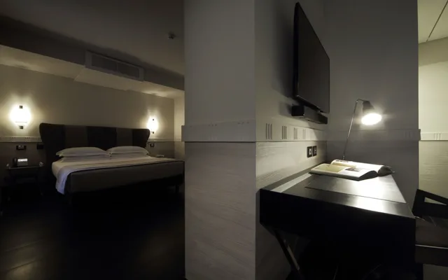 جناح فاخر بسرير كينج وسرير فردي مع أريكة، Unica Suite Rome 5/7