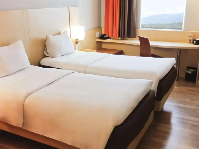 غرفة سوبيريور بسريرين منفصلين، Ibis Padang 1/8