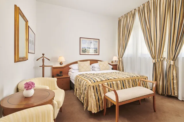 غرفة قياسية بسرير كوين، Grand Hotel Bonavia 4/7