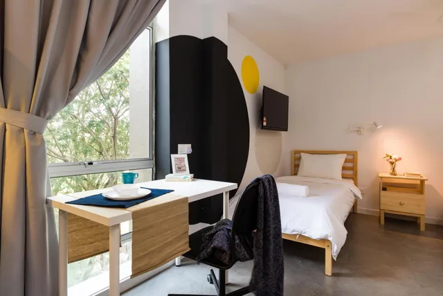 غرفة مفردة بسرير فردي بحمام مشترك، Upstairs Downstairs Coliving Kampung Pandan 2/2