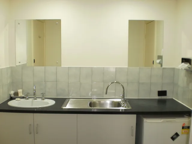 Downstairs, Deluxe, Family, Queen and Twin Beds، Motel Goolwa 3/3