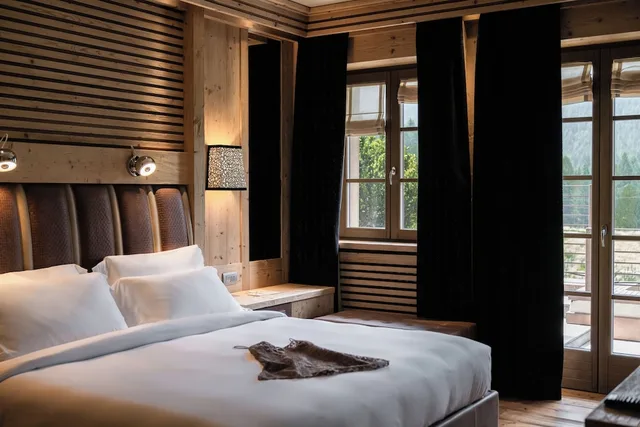 جناح بسرير كينج مع أريكة بحوض جاكوزي، Rosapetra Spa Resort 1/5