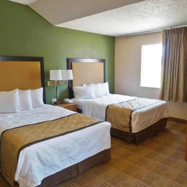 غرفة بسريرين مزدوجين بمطبخ لذوي الإعاقة، Studio 6 Extended Stay Fishkill Route 9 NY 1/5