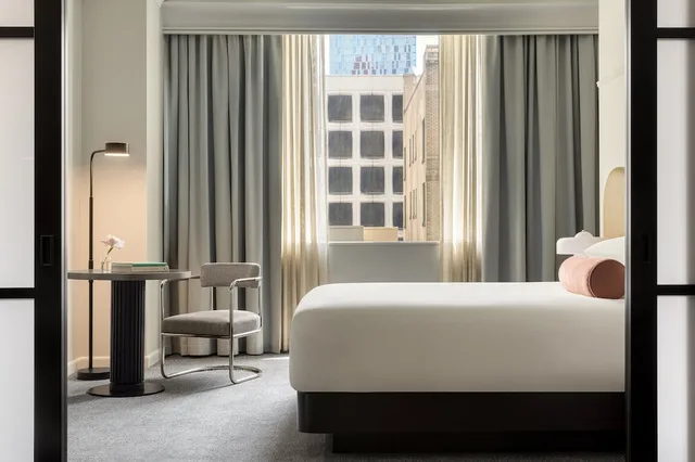 غرفة بريميوم بسرير كينج، Kimpton Hotel Monaco Seattle 4/5