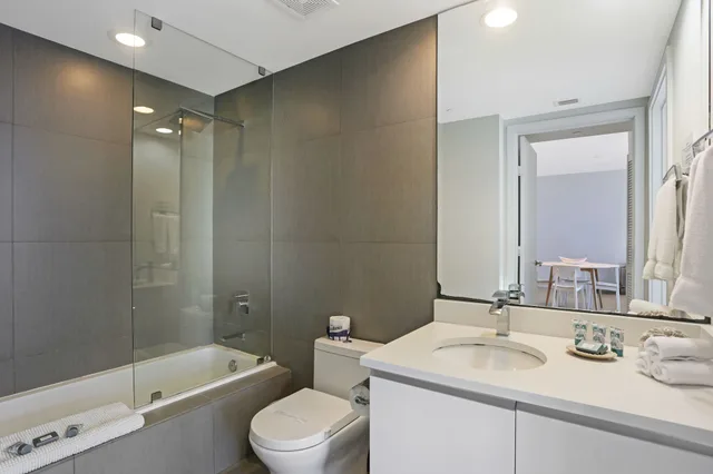 Luxury, Apartment, King Bed, Beach Front, Sofa, Balcony، Miami Vacations Corporate Rentals - Monte Carlo 5/9