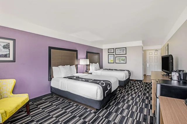 غرفة بسريرين مزدوجين، La Quinta Inn & Suites by Wyndham Modesto Salida 1/3