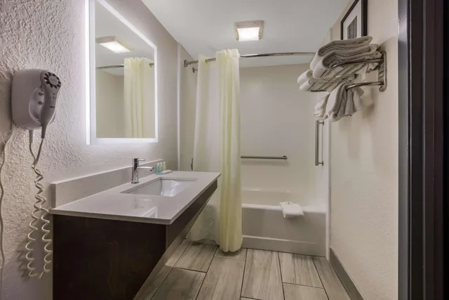 غرفة بسرير كينج، Quality Inn Asheville Airport 4/4