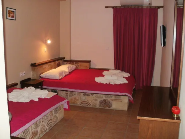 غرفة ثلاثية، Aktaion Hotel 5/10