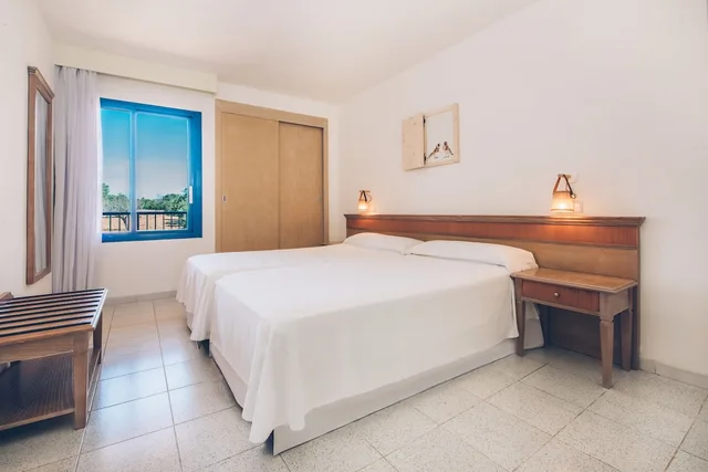 شقة بسريرين منفصلين بشرفة بغرفة نوم واحدة مع أريكة، Iberostar Waves Club Cala Barca 1/2