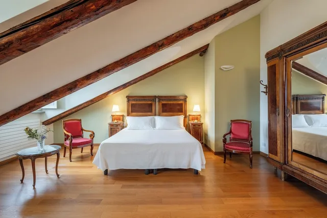 غرفة كومفورت رباعية بسرير مزدوج مع أريكة، Hotel Roma E Rocca Cavour 3/8