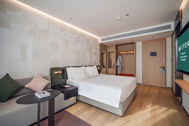غرفة بريميوم بسرير كينج وسرير كوين، Even Hotel Shanghai Jinqiao By IHG 1/4