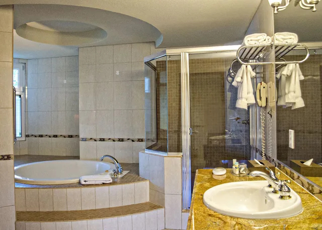 جناح جونيور ديلوكس بسرير كينج بشرفة، Accra Beach Hotel and Resort 5/5
