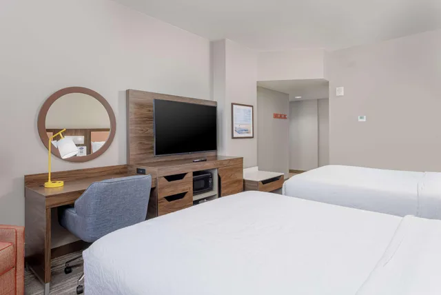 Room, 2 Queen Beds, Side View, Balcony، Hampton Inn Suites Orange Beach Gulf Front 2/3