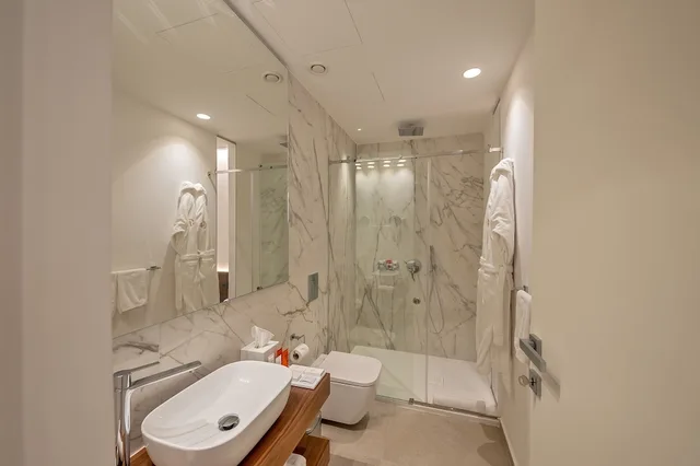 جناح داخلي ديلوكس بسرير كوين مع أريكة، The Capital Boutique Hotel Valletta 3/3