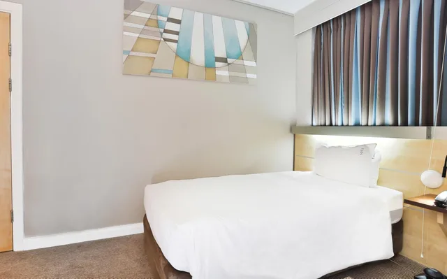 غرفة قياسية بسريرين منفصلين للمدخنين لذوي الإعاقة، HOLIDAY INN EXPRESS CAPE TOWN CITY CENTRE 1/10
