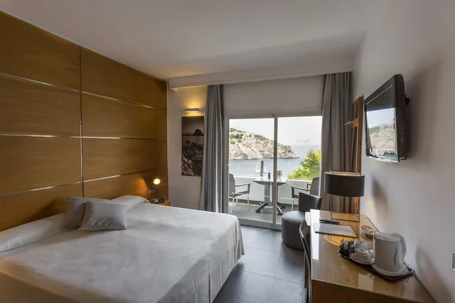 Deluxe, Twin Beds, Beach View, Palladium Hotel Cala Llonga - Adults Only 1/8