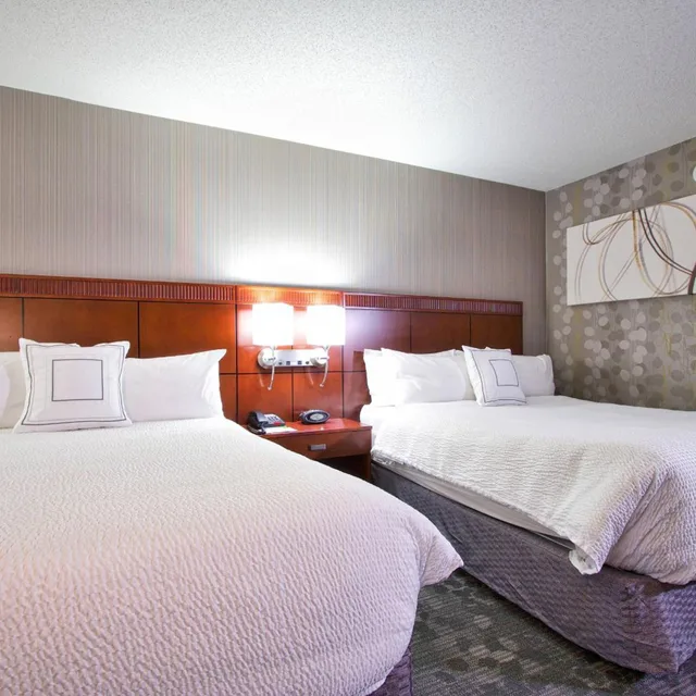 غرفة بسريرين كوين مع أريكة، Courtyard By Marriott Blacksburg 2/3
