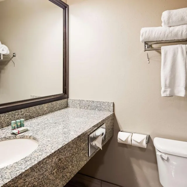 جناح مع أريكة، Best Western Sawtooth Inn & Suites 7/7