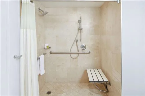 غرفة بسرير مزدوج أو سريرين منفصلين لذوي الإعاقة، Doubletree By Hilton Torrance South Bay 5/5