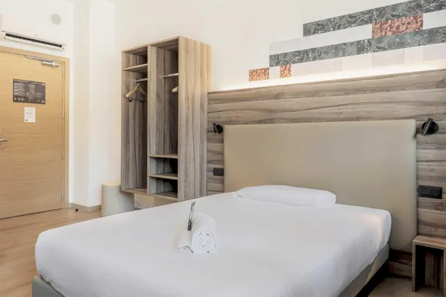 غرفة قياسية بسرير مزدوج، B&B HOTEL Prato City Center 1/2
