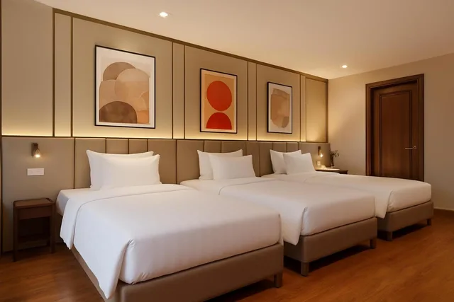 غرفة عائلية بسرير كينج وسريرين منفصلين، Silk Queen Grand Hotel 5/6