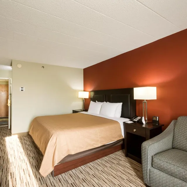 غرفة ديلوكس بسرير كينج، Exton Hotel And Conference Center 2/9