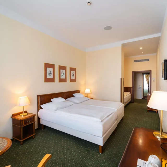 غرفة ثلاثية، Ea Hotel Rokoko 1/9