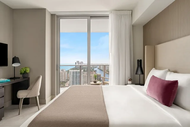 جناح بسرير كينج وسريرين مزدوجين بإطلالة على البحر بغرفتي نوم، Hyde Beach House 2/7
