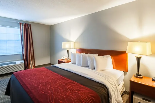غرفة بسرير كينج لذوي الإعاقة، Quality Inn Solomons - Beacon Marina 2/5
