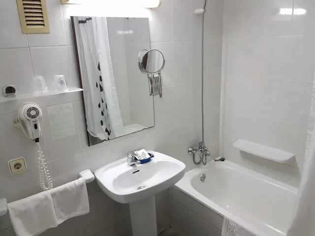 غرفة بسريرين منفصلين بشرفة، Norai Hotel 3/5