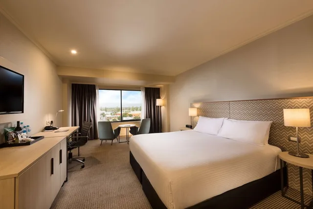 غرفة غراند بسرير كينج بإطلالة على المدينة، Stamford Grand Adelaide 2/7
