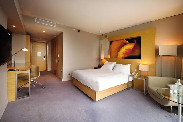 غرفة كلاسيكية بسرير كوين بإطلالة على المدينة بحوض استحمام، The Manchester Deansgate Hotel 1/4