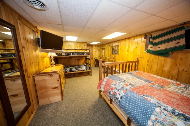 Signature, Suite, 2 Double Beds, King and Queen Bed, Bunk Bed, Hot Tub, Log Cabin Lodge Suites 3/3