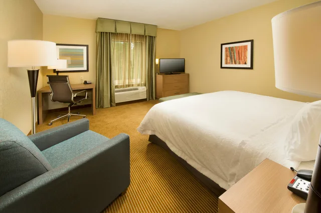 غرفة بسرير كينج، Hampton Inn Lake Charles 2/6