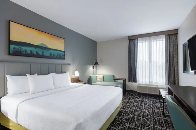 غرفة بسرير كينج، La Quinta Inn and Suites by Wyndham Centralia 2/10